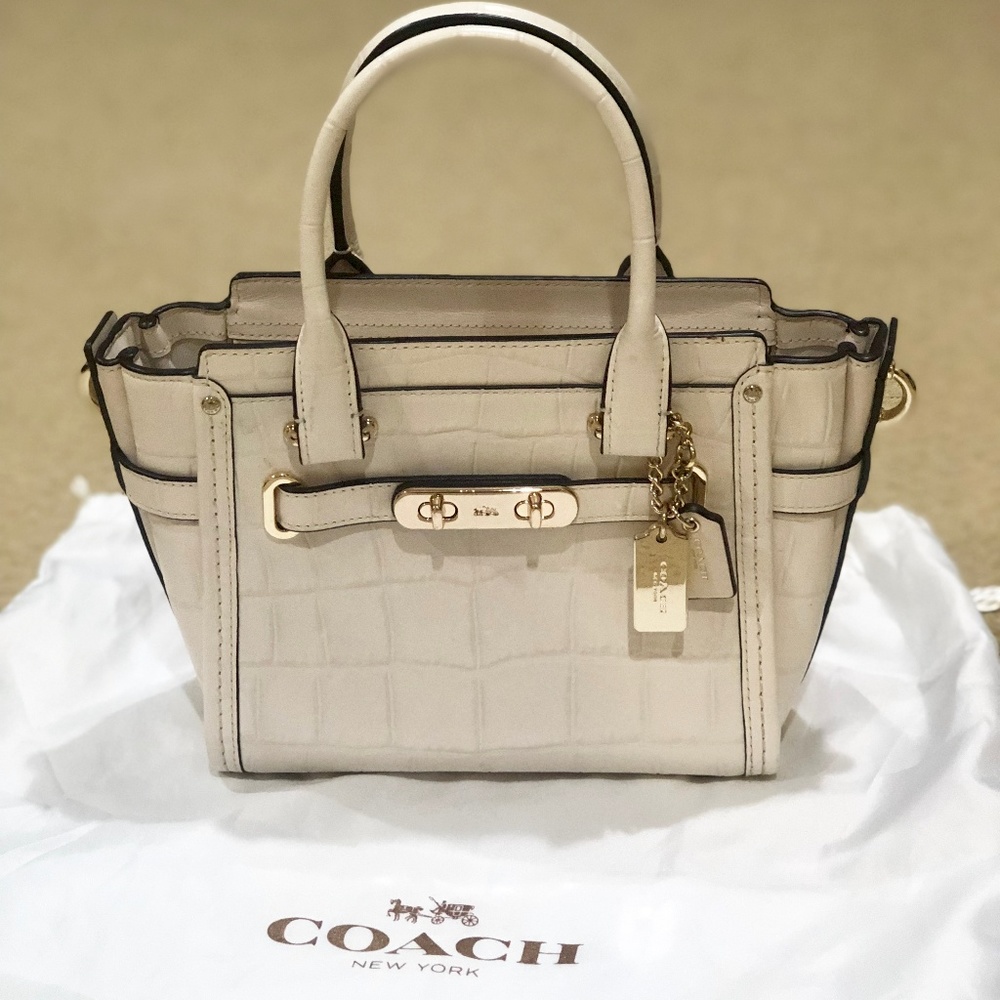 Coach white leather purse- like new